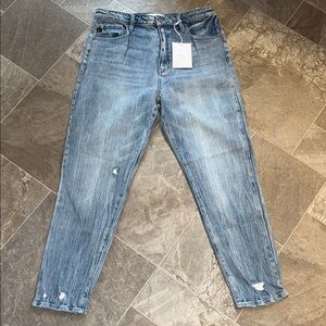 KanCan high waist relaxed thigh tapered leg 
11/28 ESTILO KC7894M denim Jean NWT